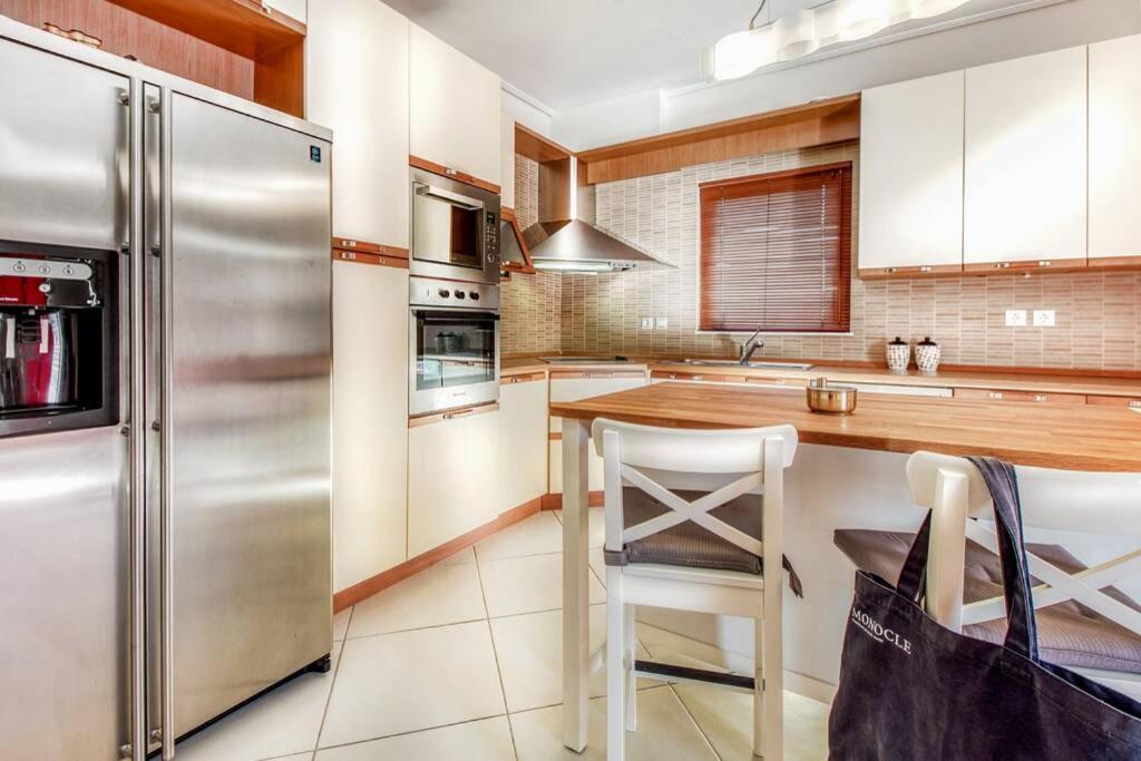 Spacious Apartment In Glyfada Close To The Sea Афины Экстерьер фото
