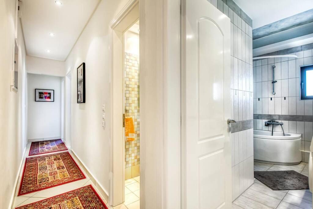 Spacious Apartment In Glyfada Close To The Sea Афины Экстерьер фото